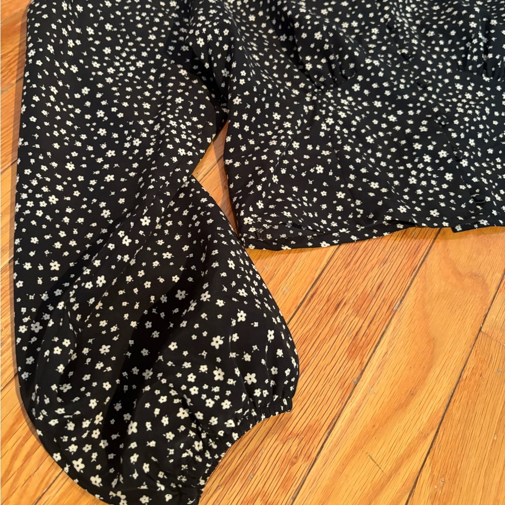 Levi’s Cropped Floral Blouse - Picture 3 of 6